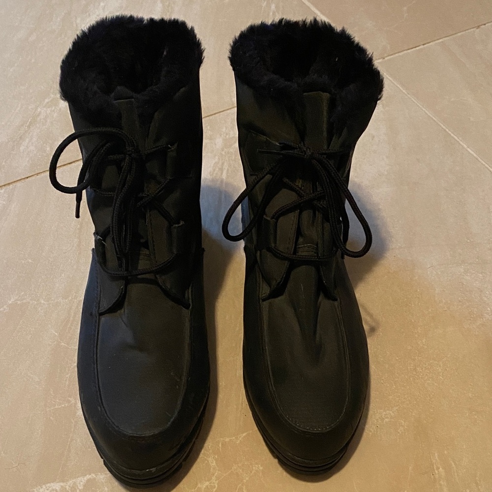Cozy Black Fur-Lined Winter Boots